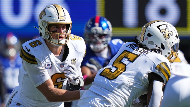 New Orleans Saints quarterback Tyler Shough (6) hands the ball off to Saints running back...